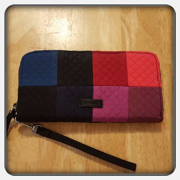 Vera Bradley Handbags - Vera Bradley RFID Wristlet Winter Patchwork